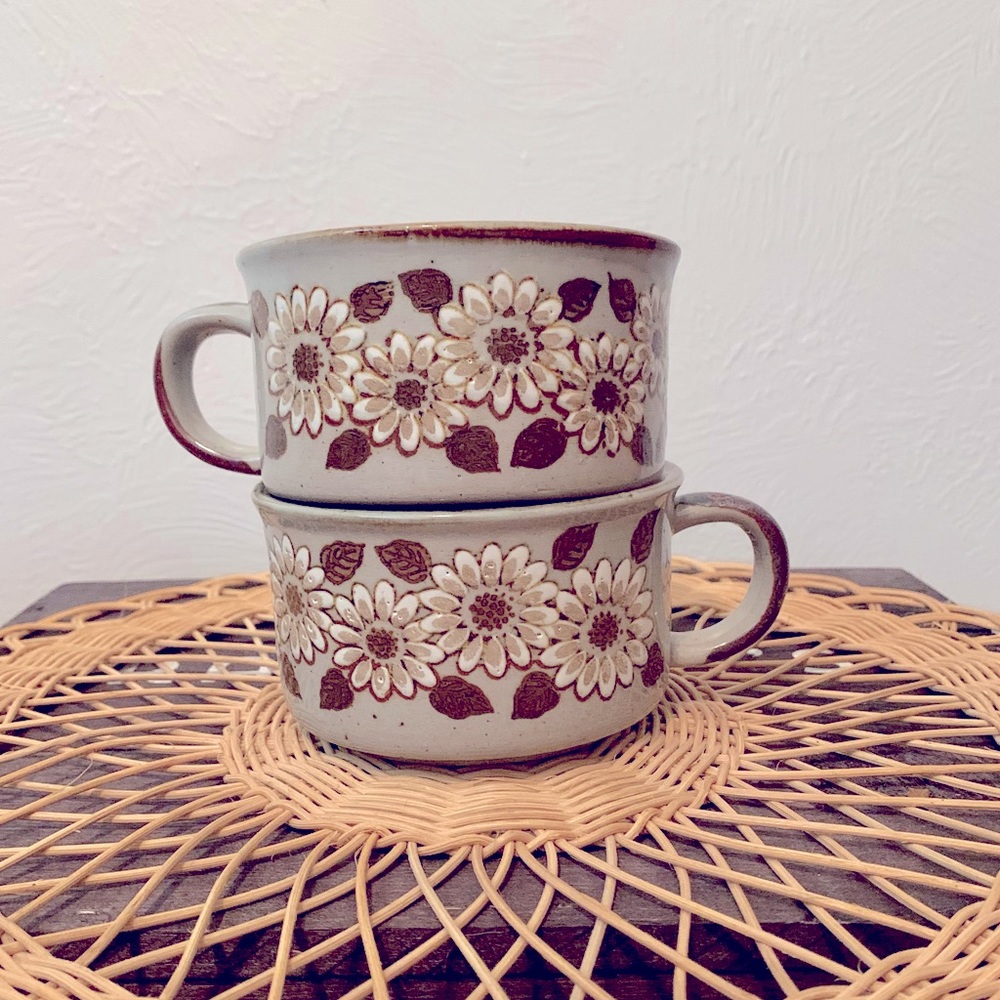 Pair of daisy coffee/soup mugs